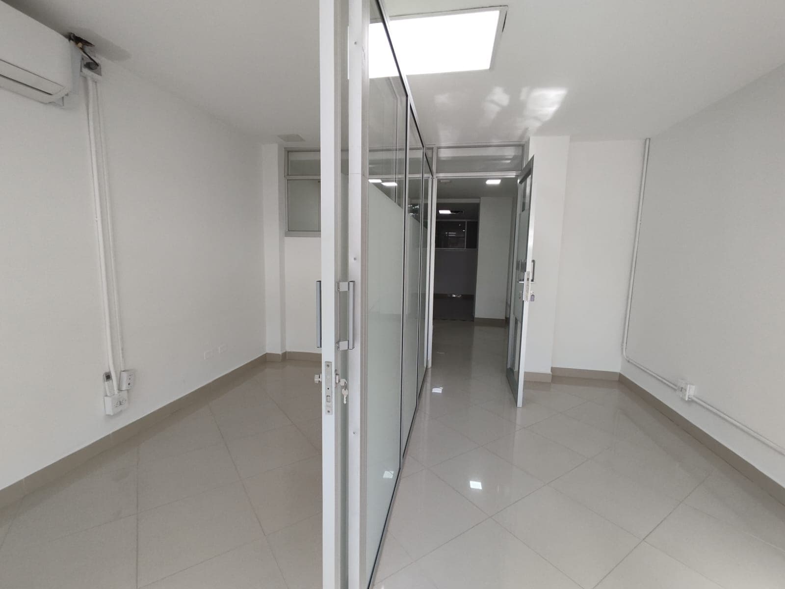 Oficina en arriendo en Suramericana, Laureles, Medellín — foto 3 de 15