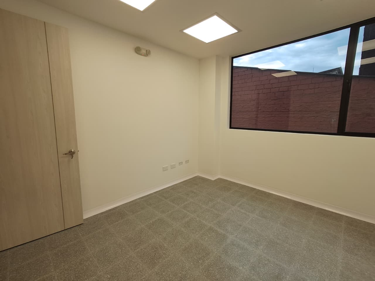 Oficina en arriendo en Los Colores, Laureles, Medellín — foto 1 de 20