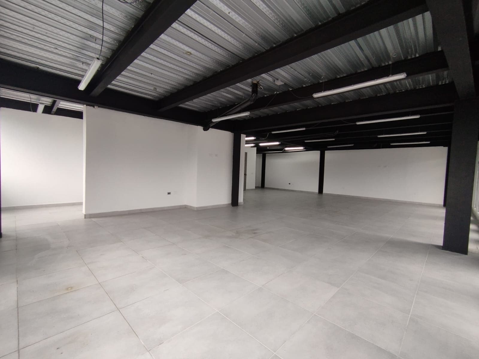 Bodega en arriendo en Malibú, Belen, Medellín — foto 1 de 10