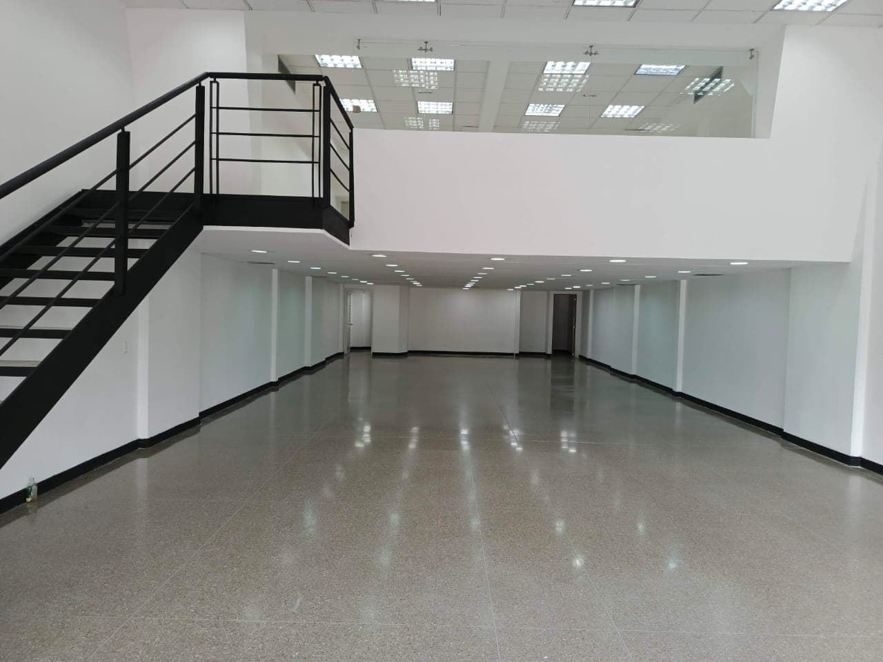Local en arriendo en Guayabal, Medellín — foto 1 de 11