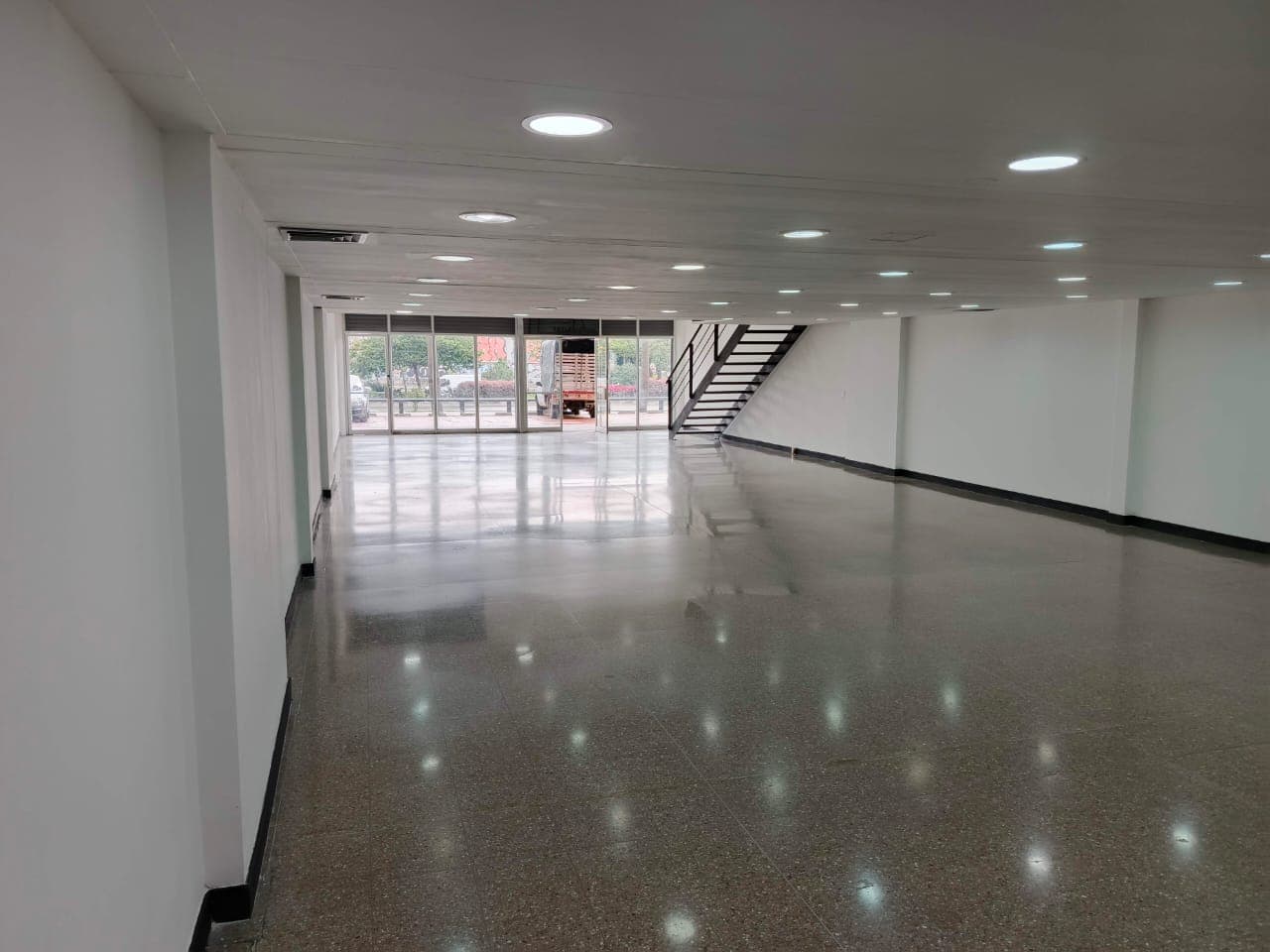 Local en arriendo en Guayabal, Medellín — foto 2 de 11