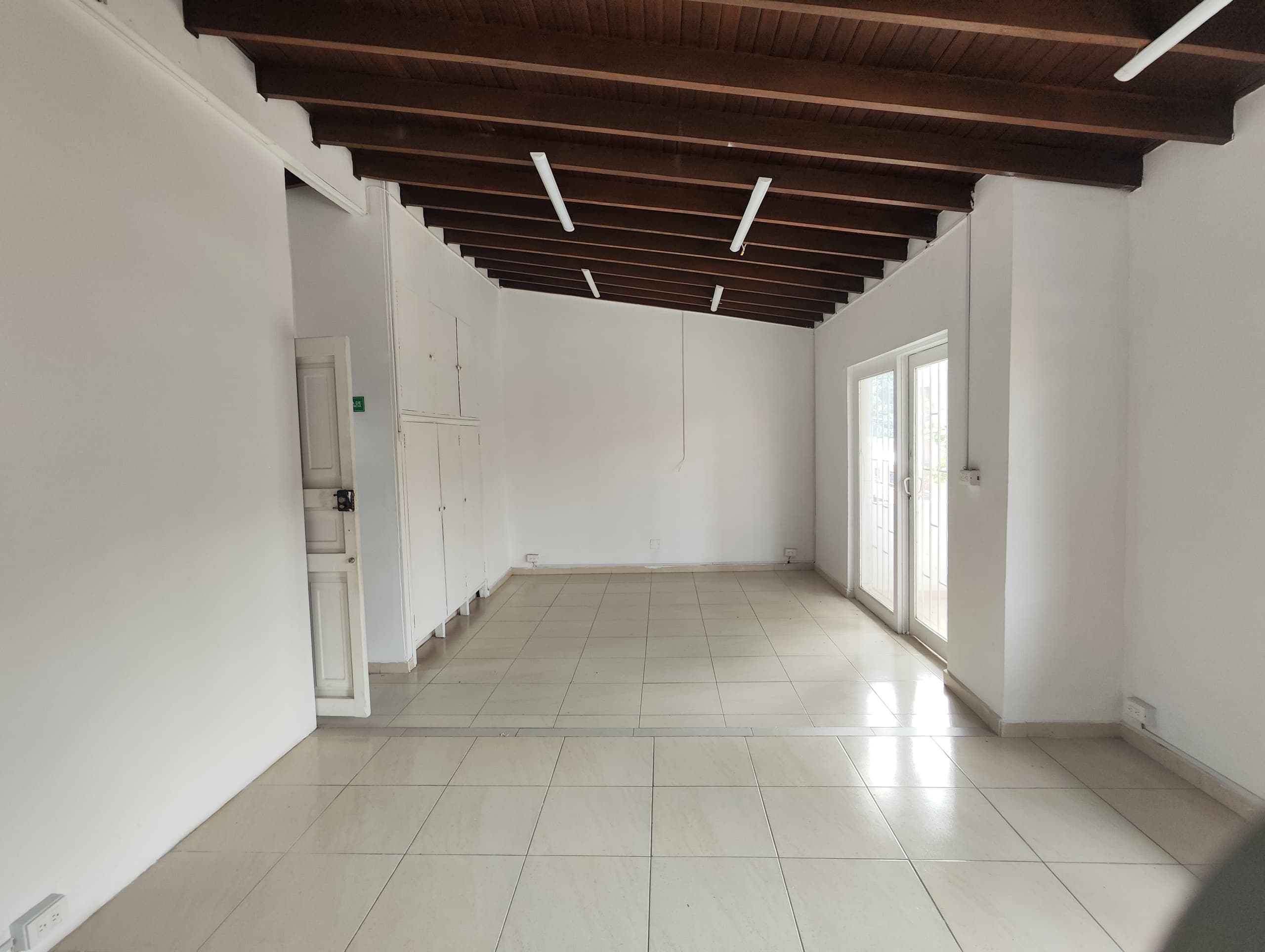 Oficina en arriendo en Suramericana, Laureles, Medellín — foto 2 de 6
