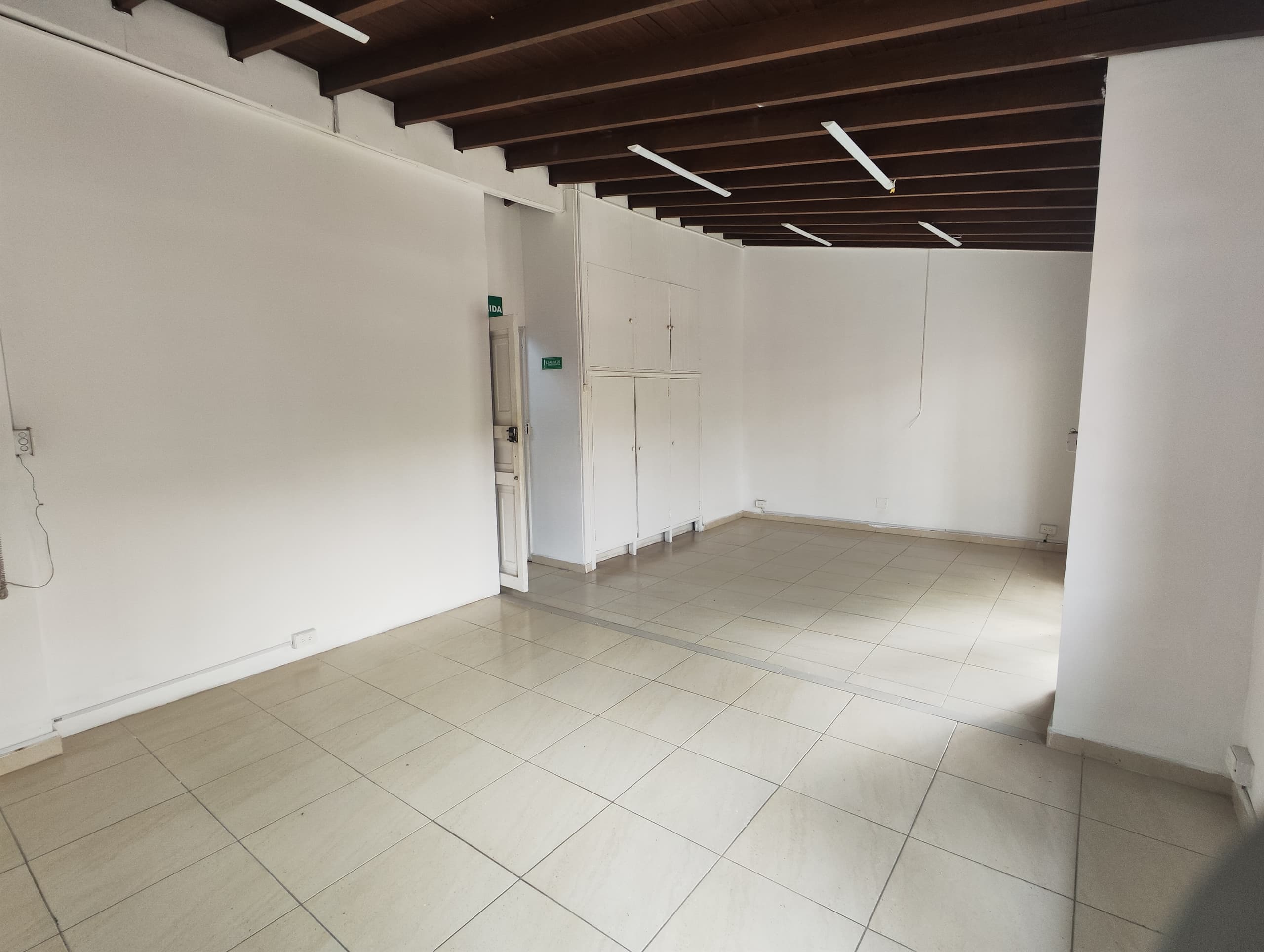 Oficina en arriendo en Suramericana, Laureles, Medellín — foto 3 de 6
