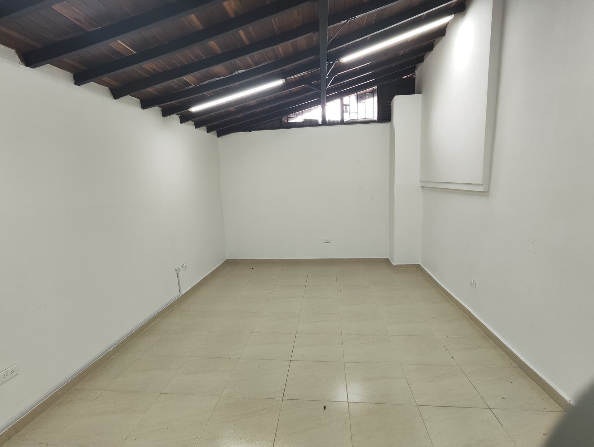 Oficina en arriendo en Suramericana, Laureles, Medellín — foto 1 de 6