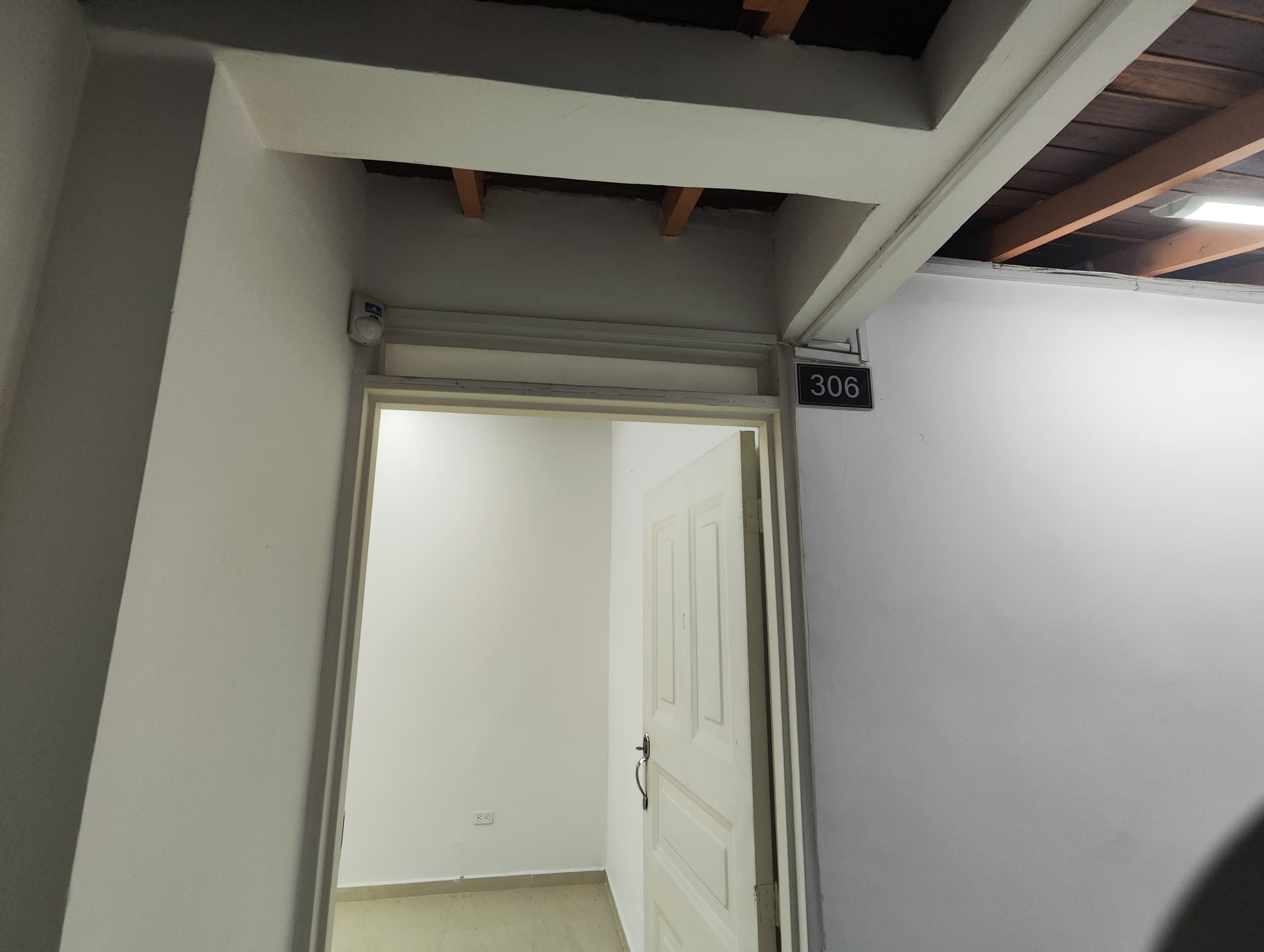 Oficina en arriendo en Suramericana, Laureles, Medellín — foto 3 de 6