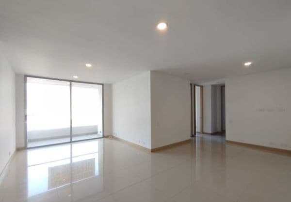 Apartamento en arriendo en Jardines, Envigado — foto 1 de 19