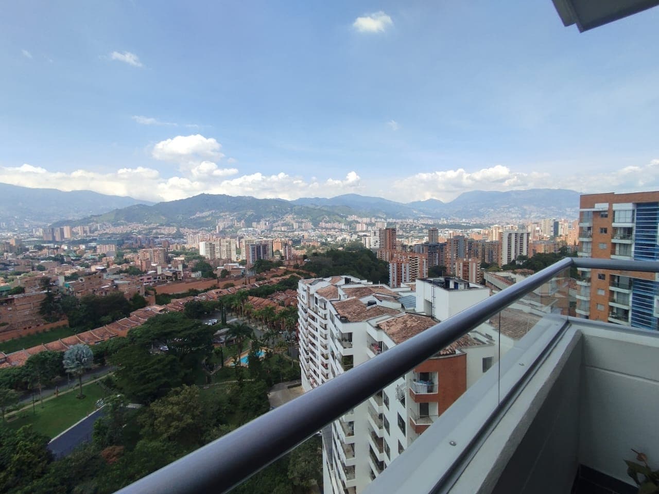 Apartamento en arriendo en La Abadia, Envigado — foto 1 de 14
