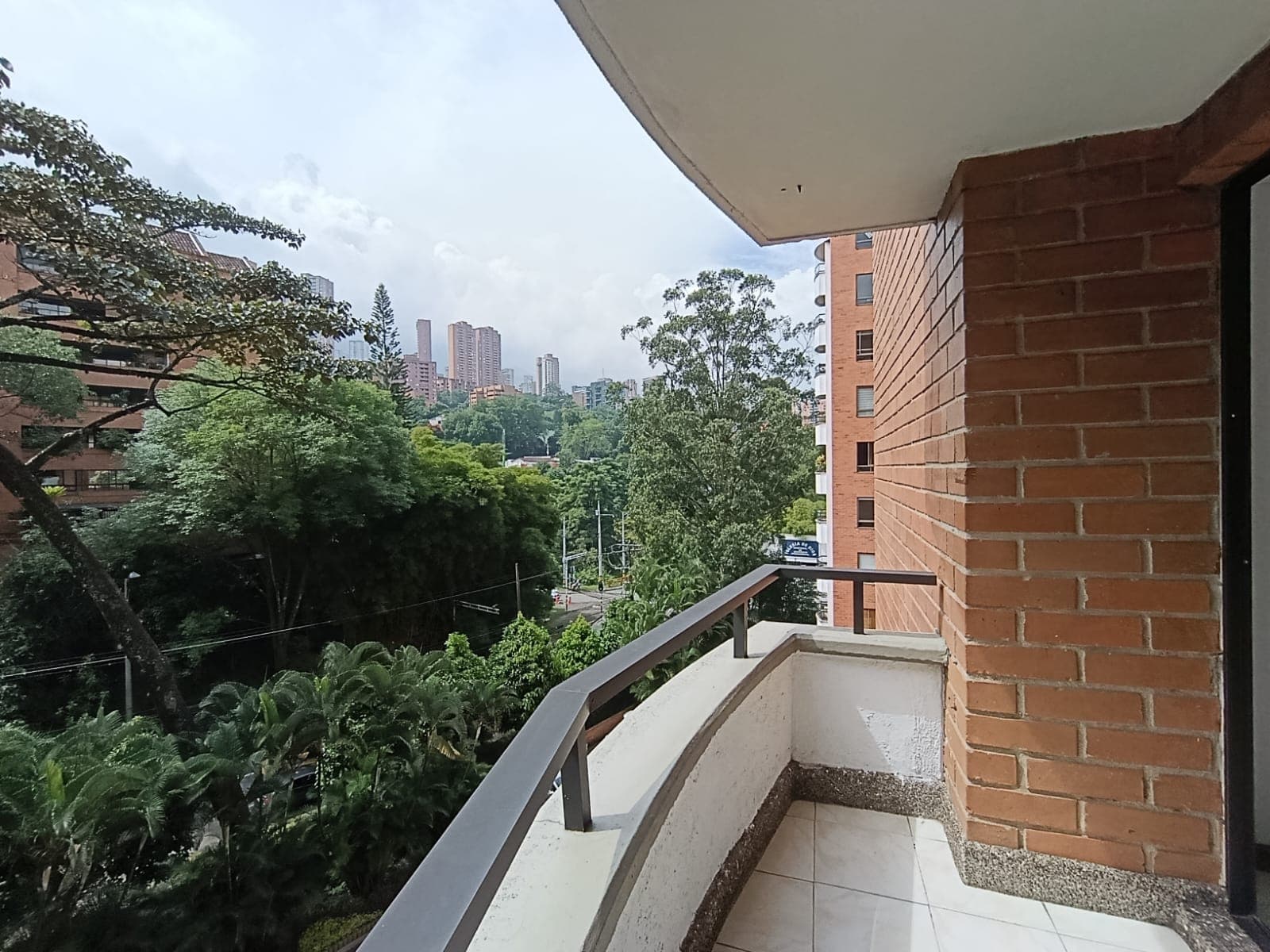 Apartamento en arriendo en El Tesoro, El Poblado, Medellín — foto 1 de 20