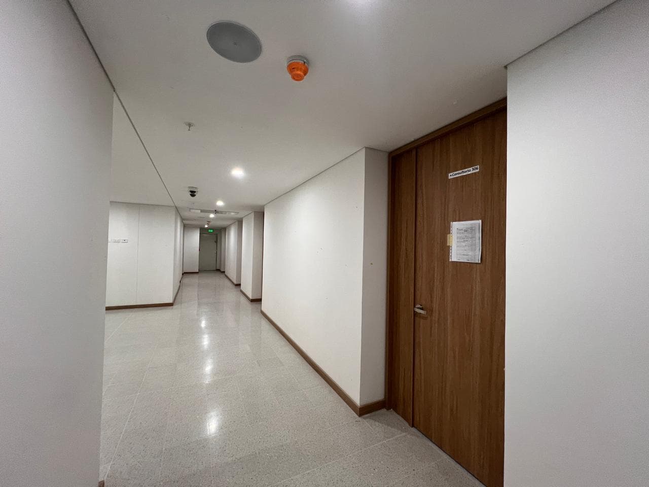 Consultorio en arriendo en El Velódromo, Laureles, Medellín — foto 1 de 9