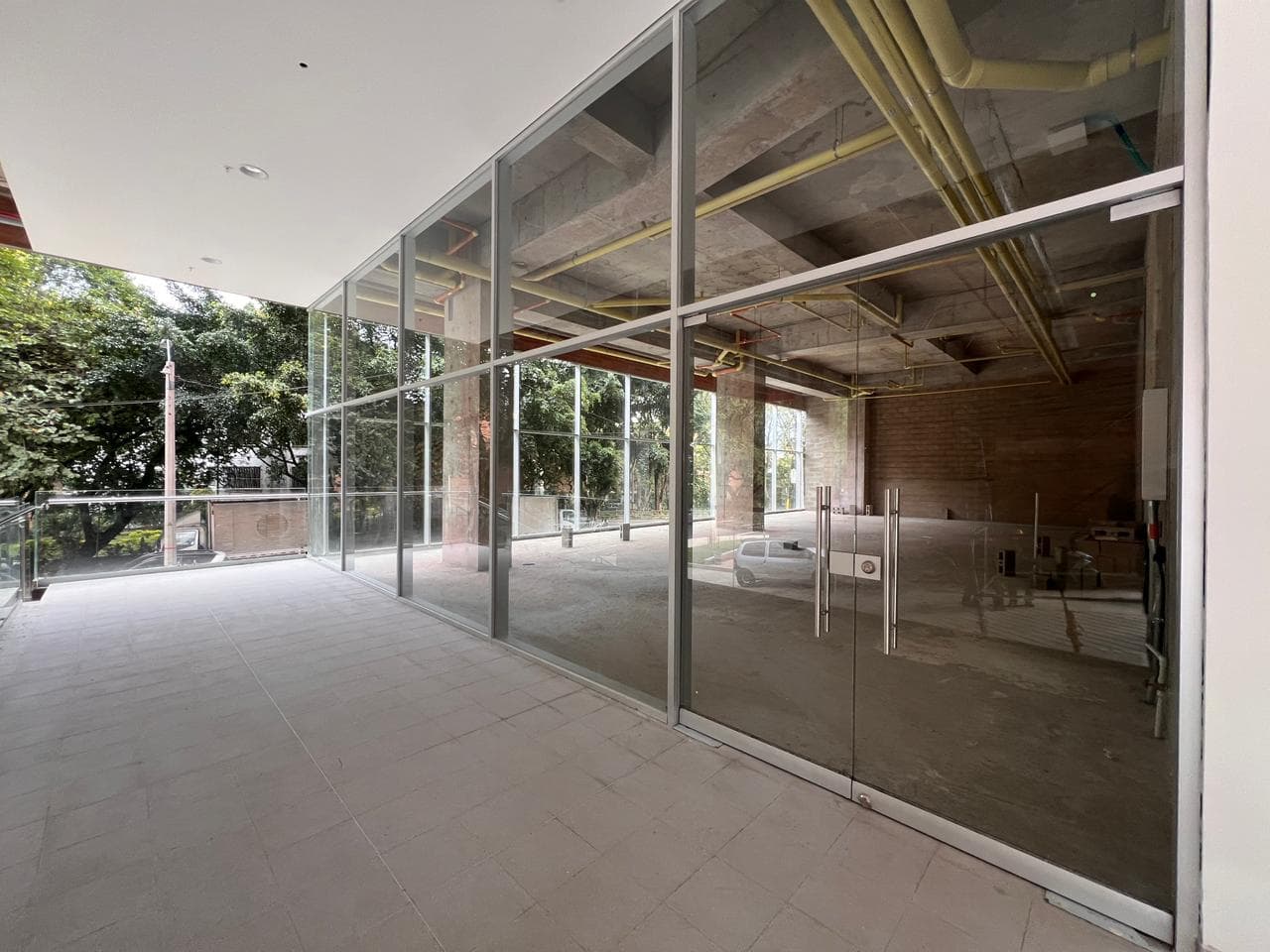 Local en arriendo en El Velódromo, Laureles, Medellín — foto 1 de 15