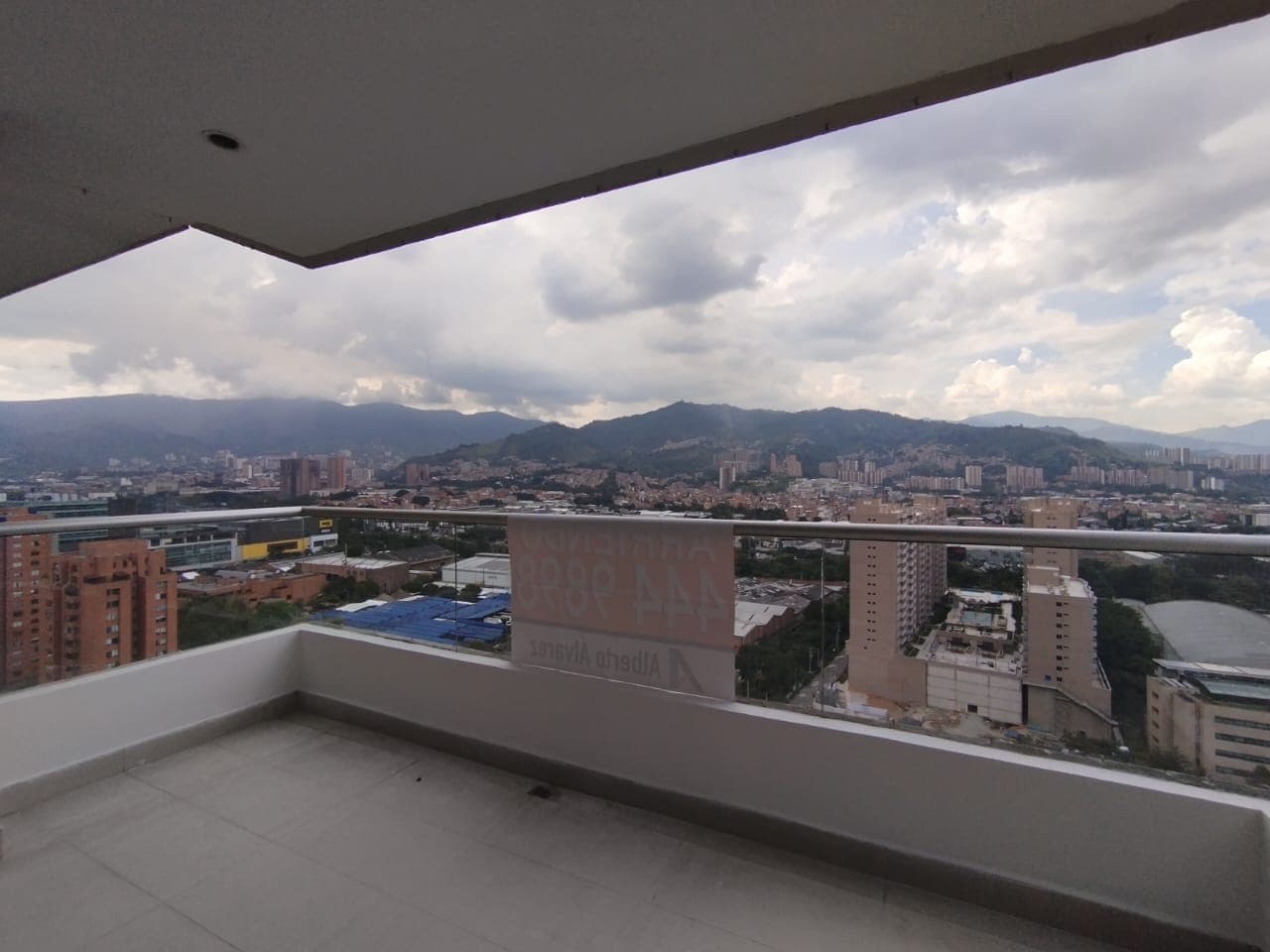 Apartamento en arriendo en Jardines, Envigado — foto 1 de 20