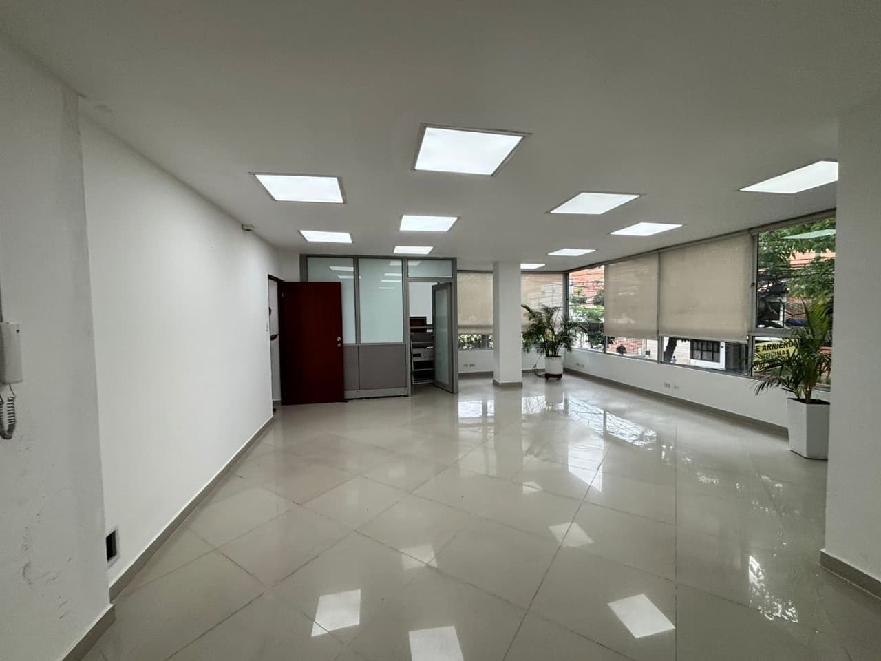 Oficina en arriendo en Suramericana, Laureles, Medellín — foto 2 de 13