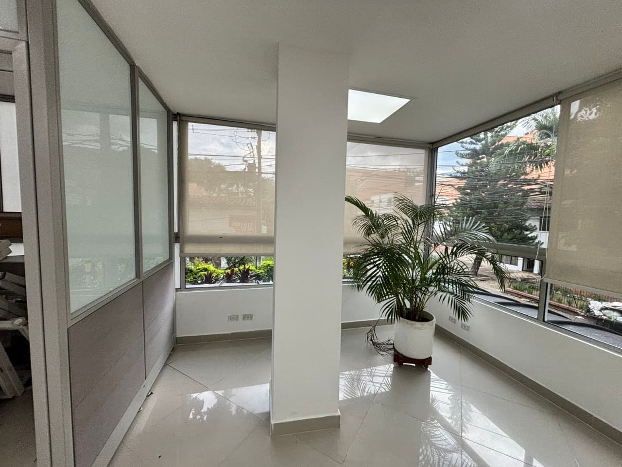 Oficina en arriendo en Suramericana, Laureles, Medellín — foto 3 de 13