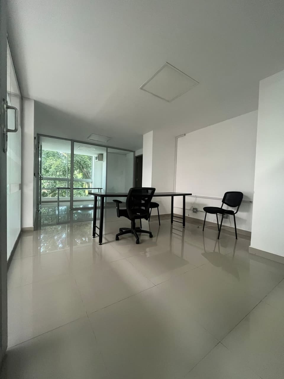 Oficina en arriendo en Suramericana, Laureles, Medellín — foto 3 de 9