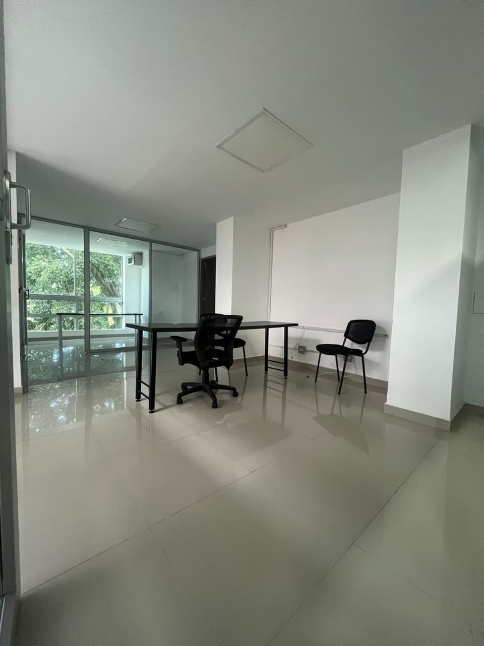 Oficina en arriendo en Suramericana, Laureles, Medellín — foto 5 de 9
