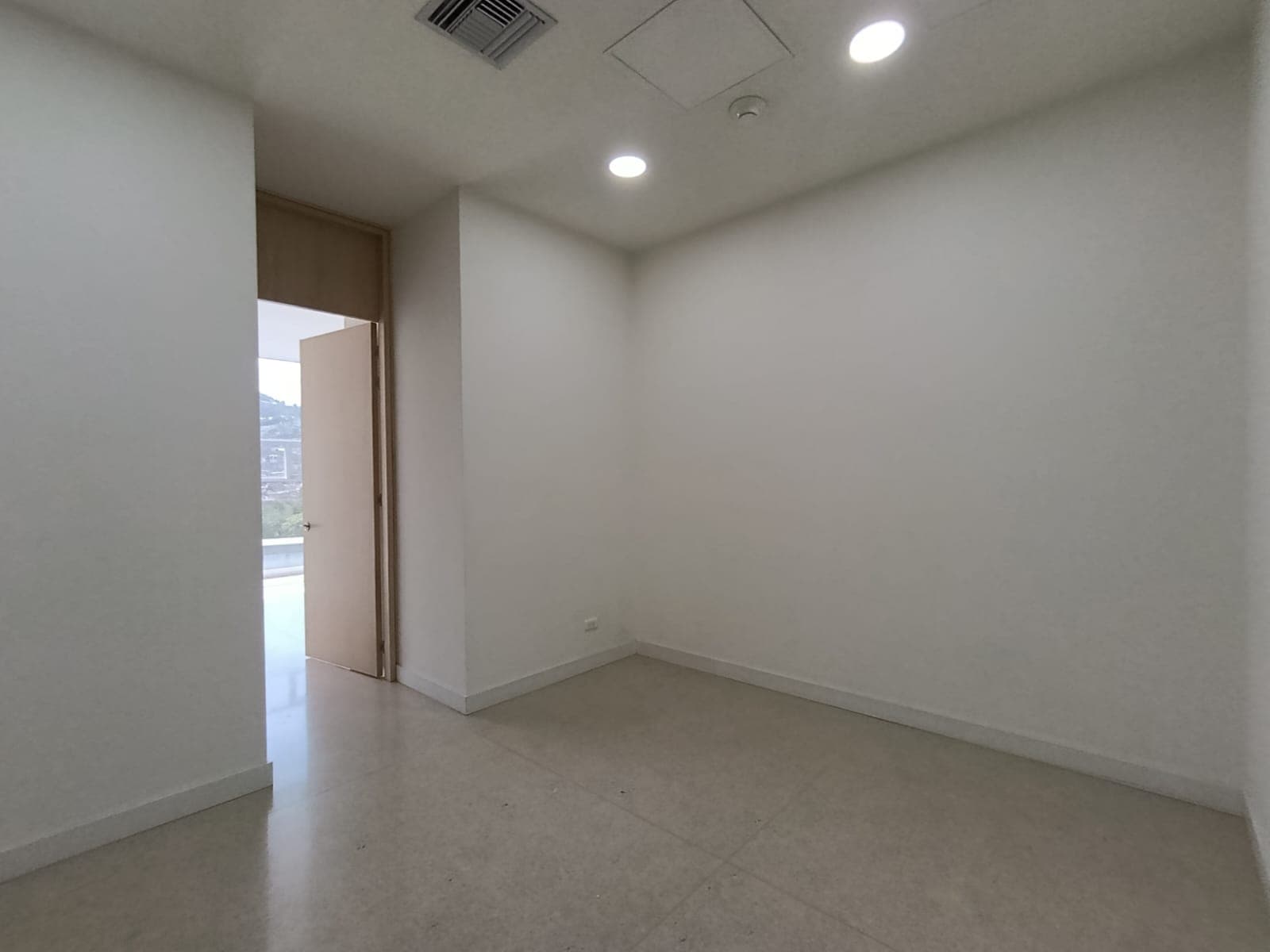 Consultorio en arriendo en Niquia, Bello — foto 2 de 16