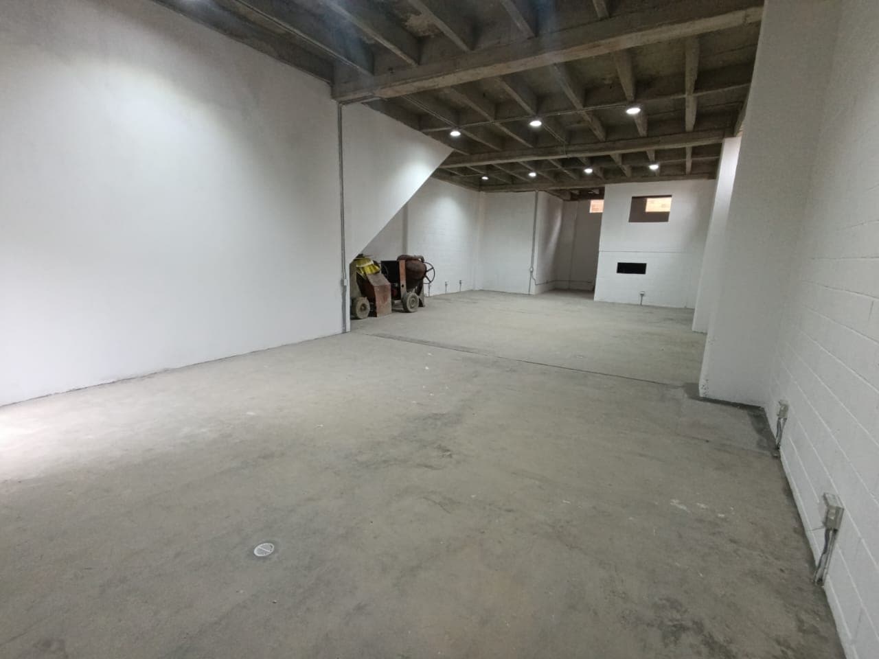 Bodega en arriendo en La Candelaria, Centro, Medellín — foto 3 de 13