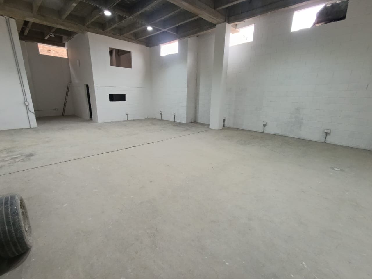 Bodega en arriendo en La Candelaria, Centro, Medellín — foto 5 de 13
