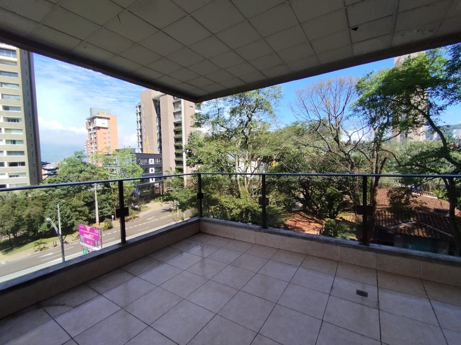 Apartamento en arriendo en Loma De Los Parra, El Poblado, Medellín — foto 5 de 20