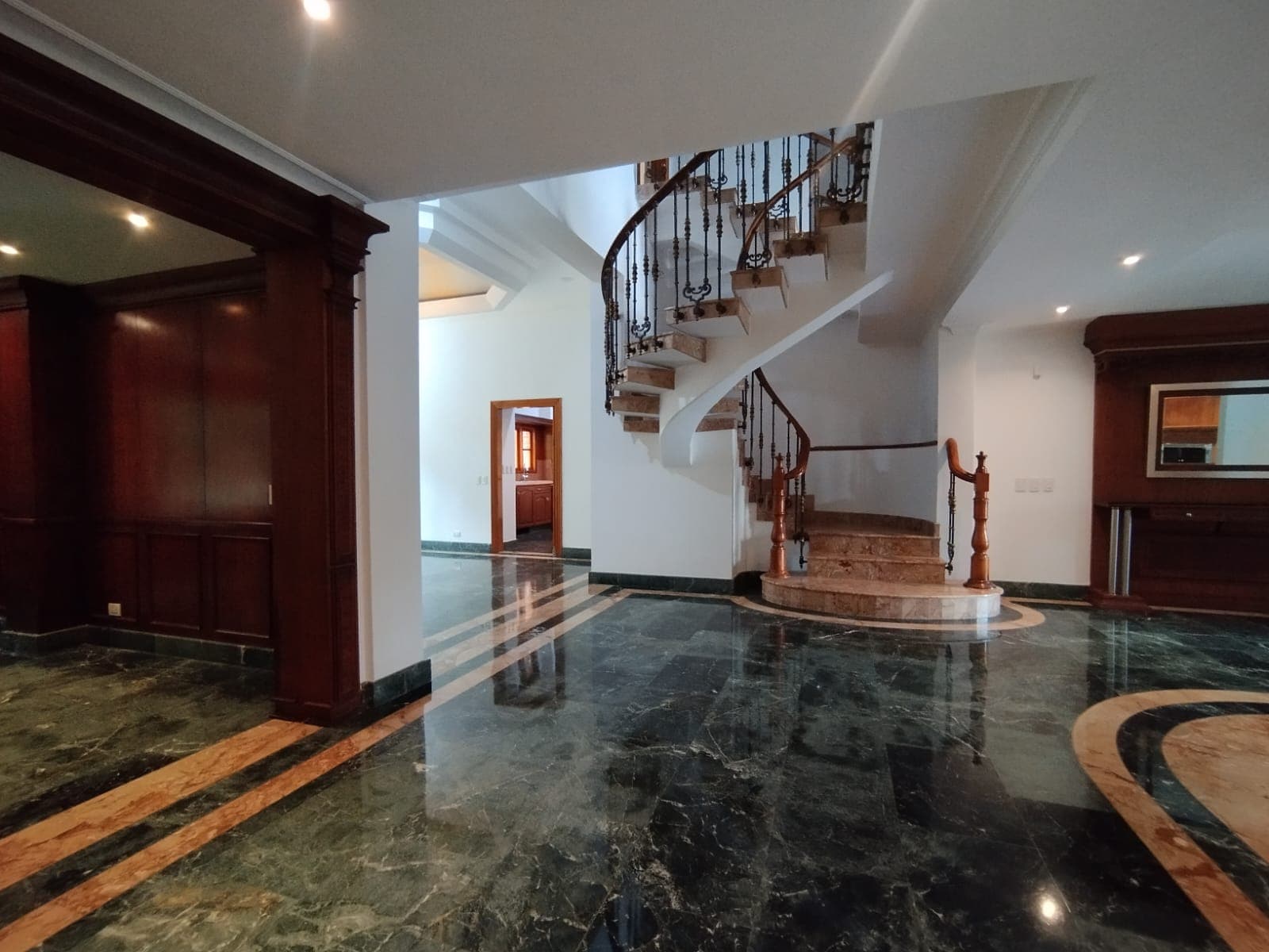 Casa Vivienda en arriendo en La Calera, El Poblado, Medellín — foto 2 de 20
