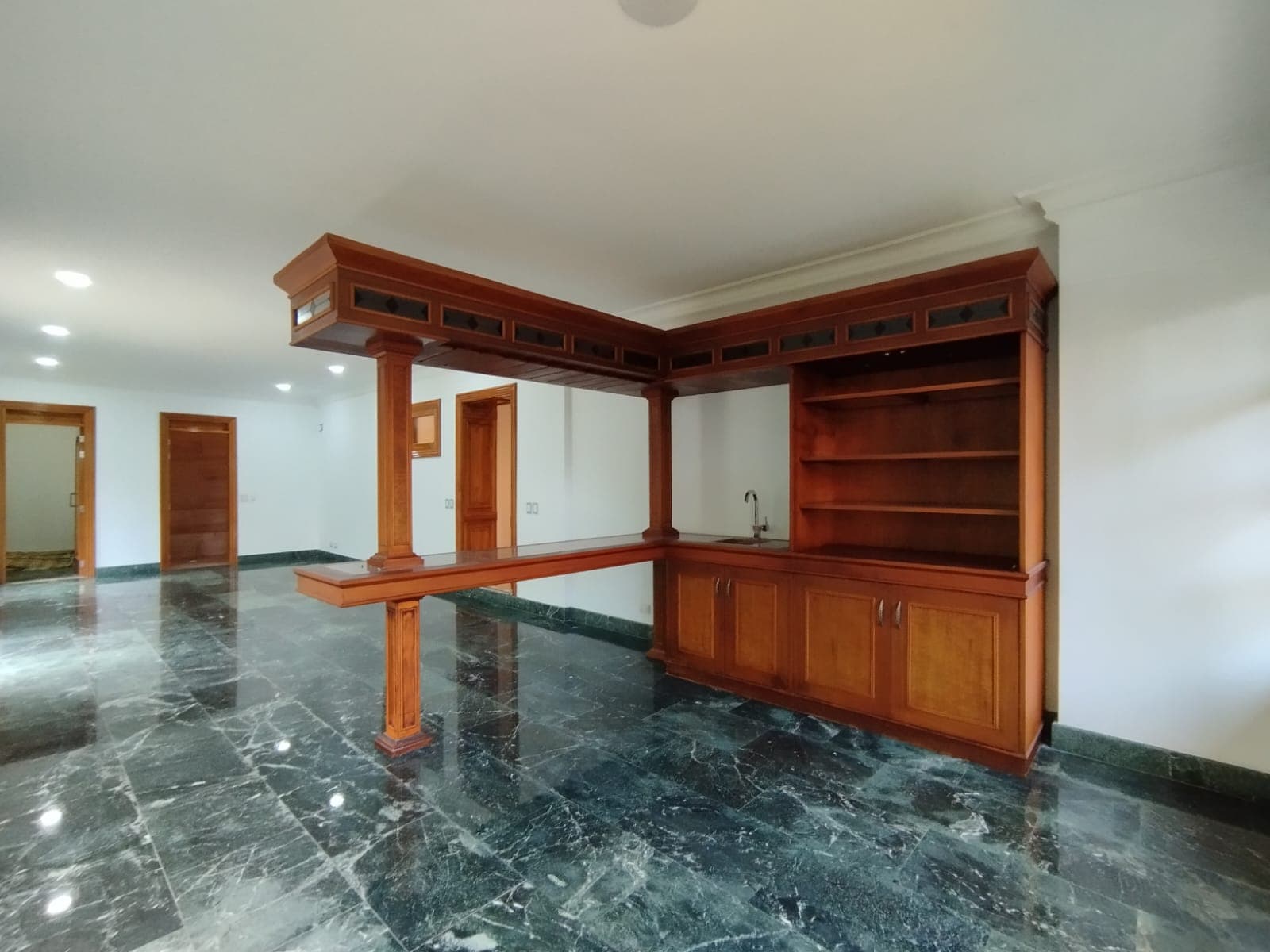 Casa Vivienda en arriendo en La Calera, El Poblado, Medellín — foto 3 de 20