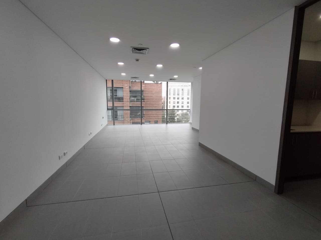 Oficina en arriendo en Patio Bonito, El Poblado, Medellín — foto 1 de 10