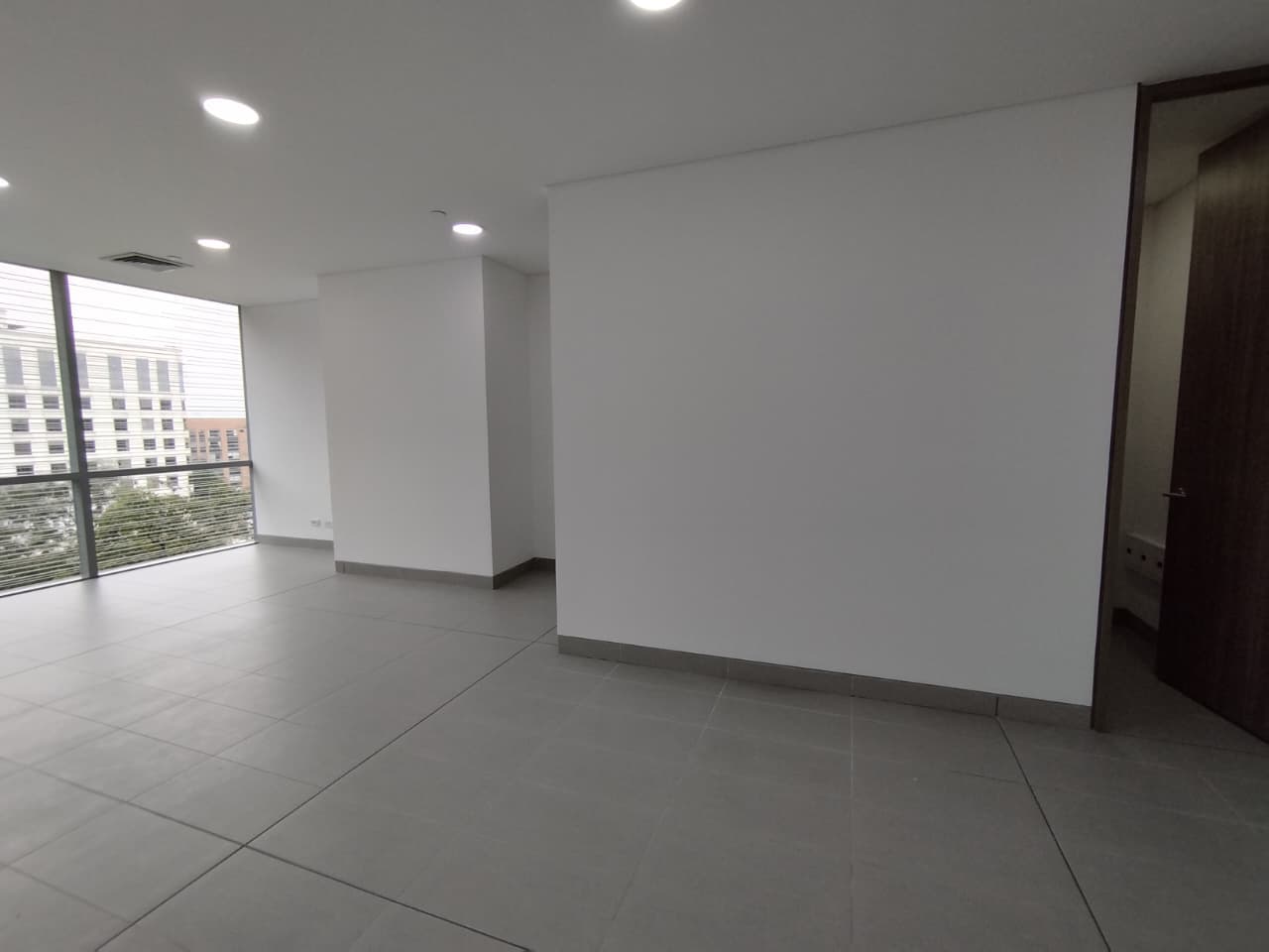 Oficina en arriendo en Patio Bonito, El Poblado, Medellín — foto 4 de 10