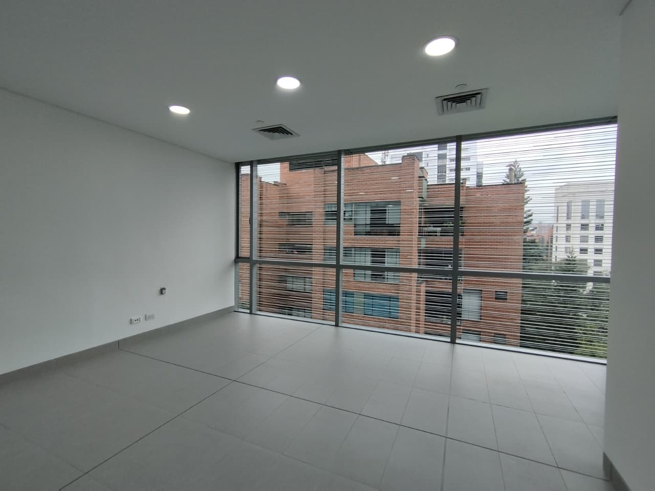 Oficina en arriendo en Patio Bonito, El Poblado, Medellín — foto 5 de 10