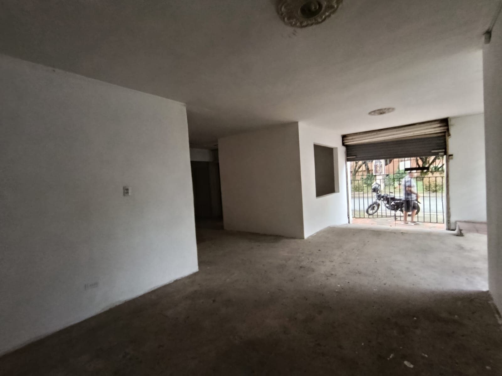 Casa Comercial en arriendo en Rosales, Belen, Medellín — foto 1 de 20