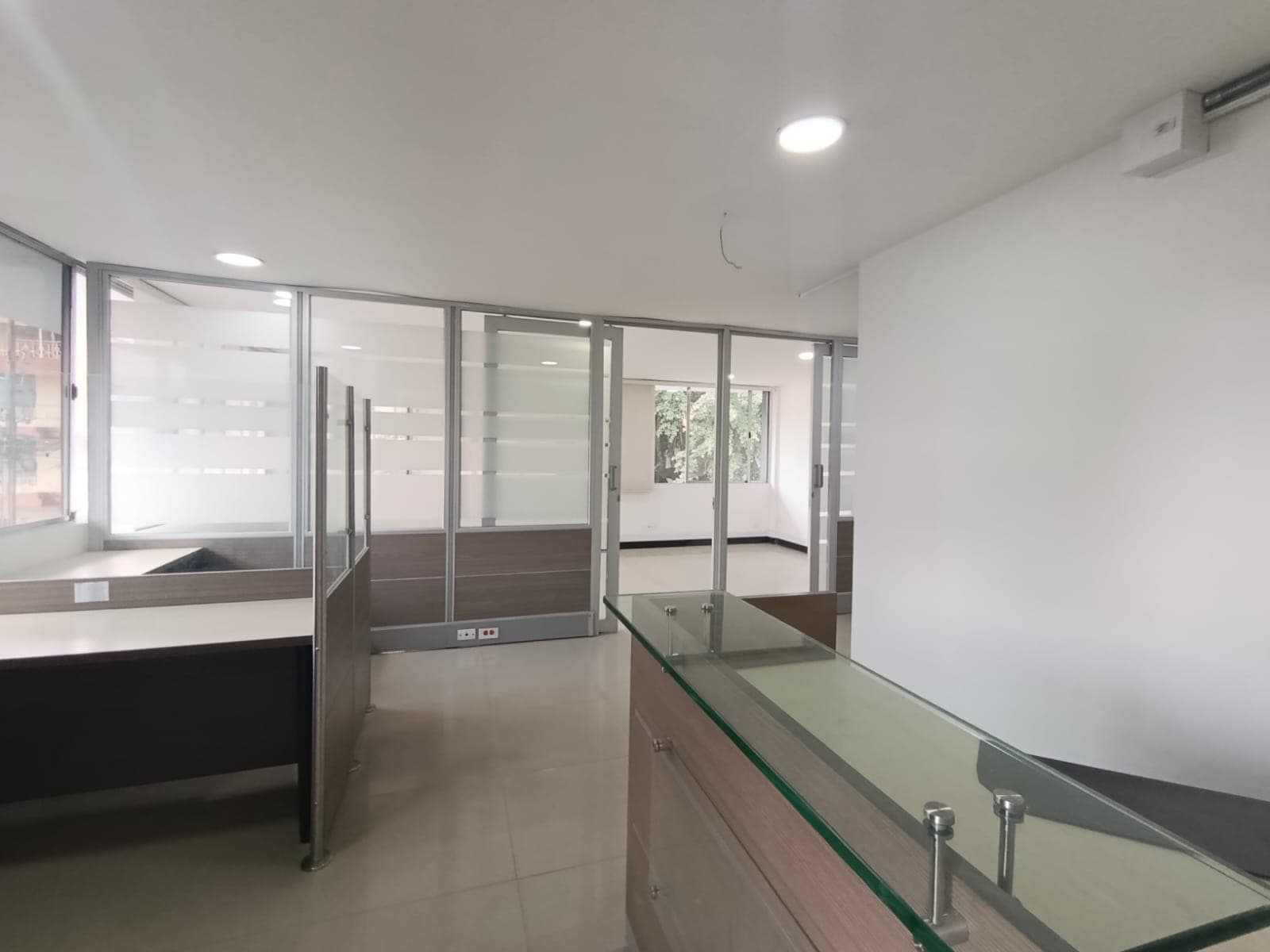Oficina en arriendo en Suramericana, Laureles, Medellín — foto 2 de 13
