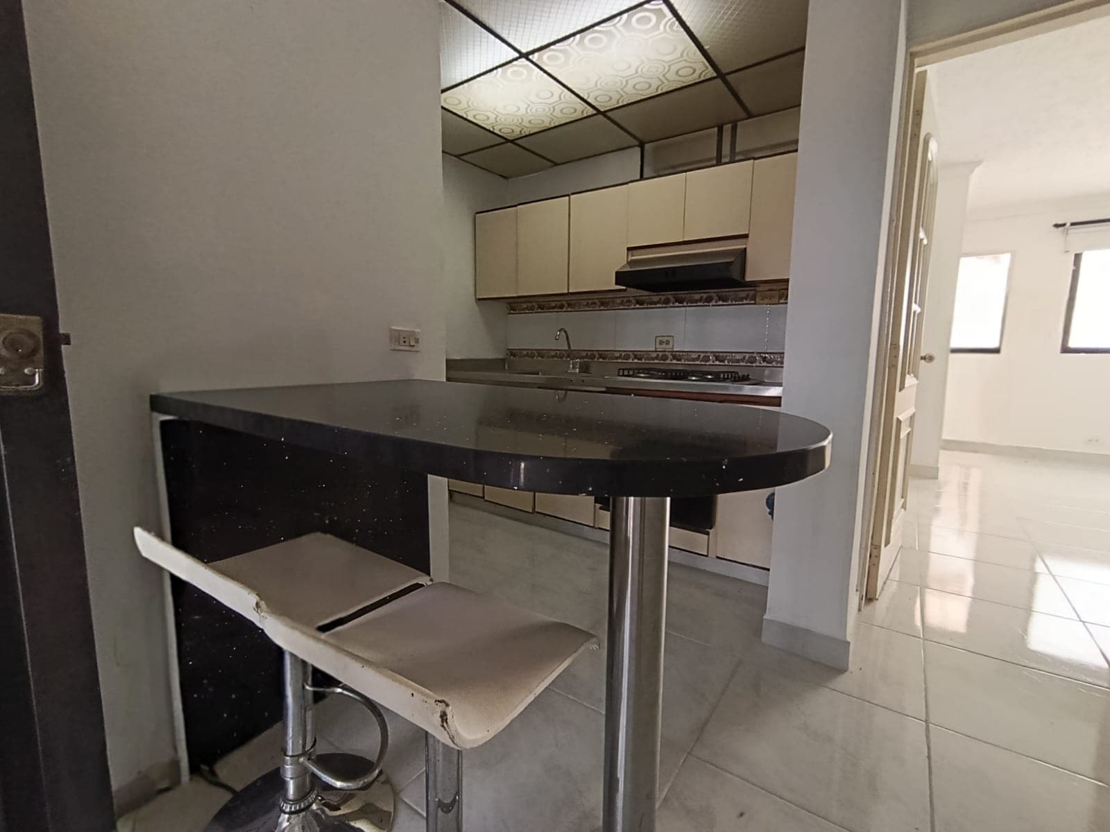 Apartaestudio en arriendo en La Castellana, Laureles, Medellín — foto 2 de 14