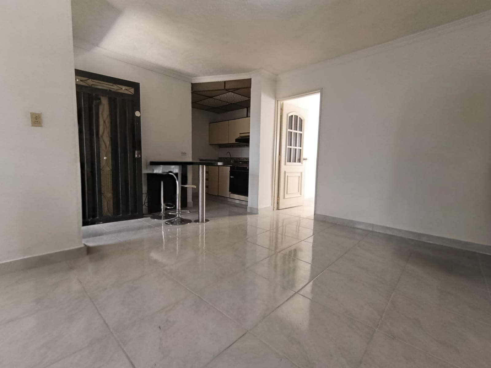 Apartaestudio en arriendo en La Castellana, Laureles, Medellín — foto 5 de 14