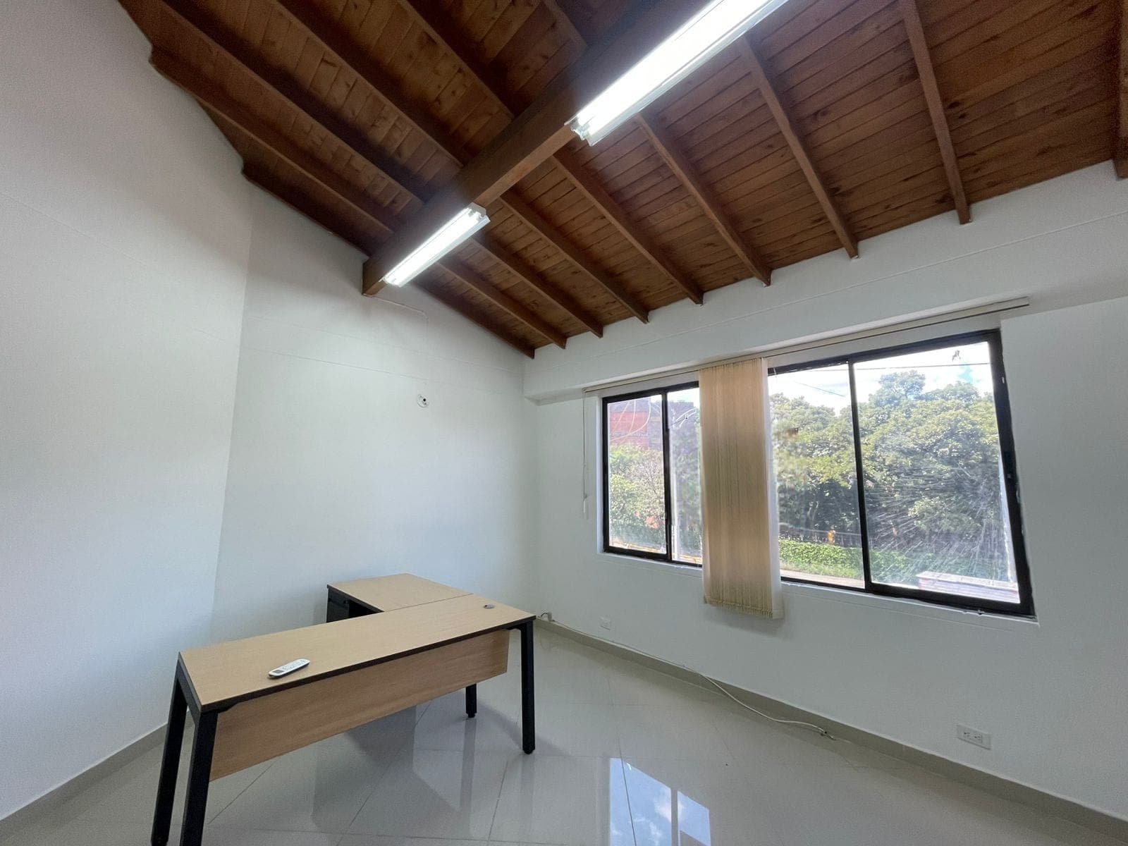 Oficina en arriendo en Laureles, Medellín — foto 3 de 11
