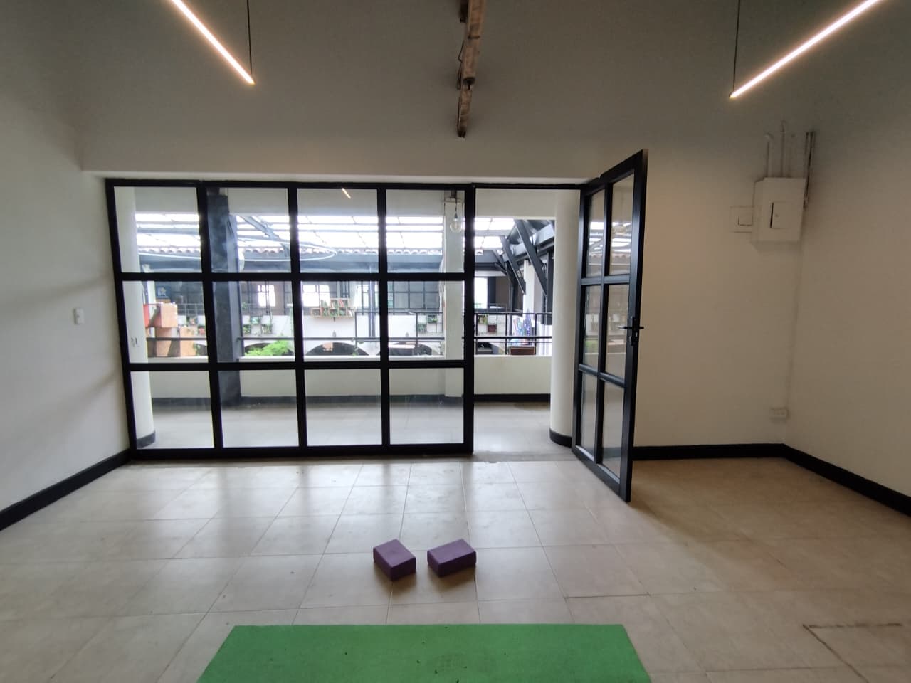 Local en arriendo en El Poblado, Medellín — foto 1 de 8