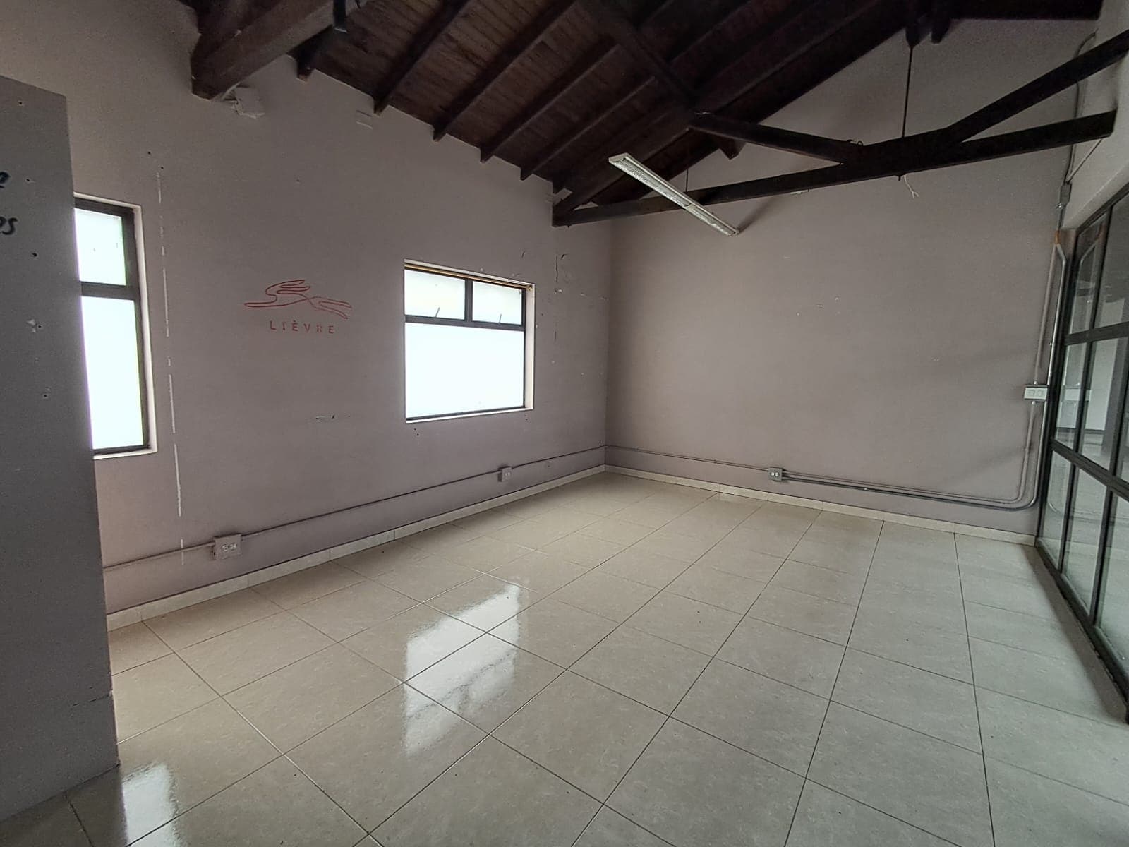 Local en arriendo en El Poblado, Medellín — foto 1 de 8