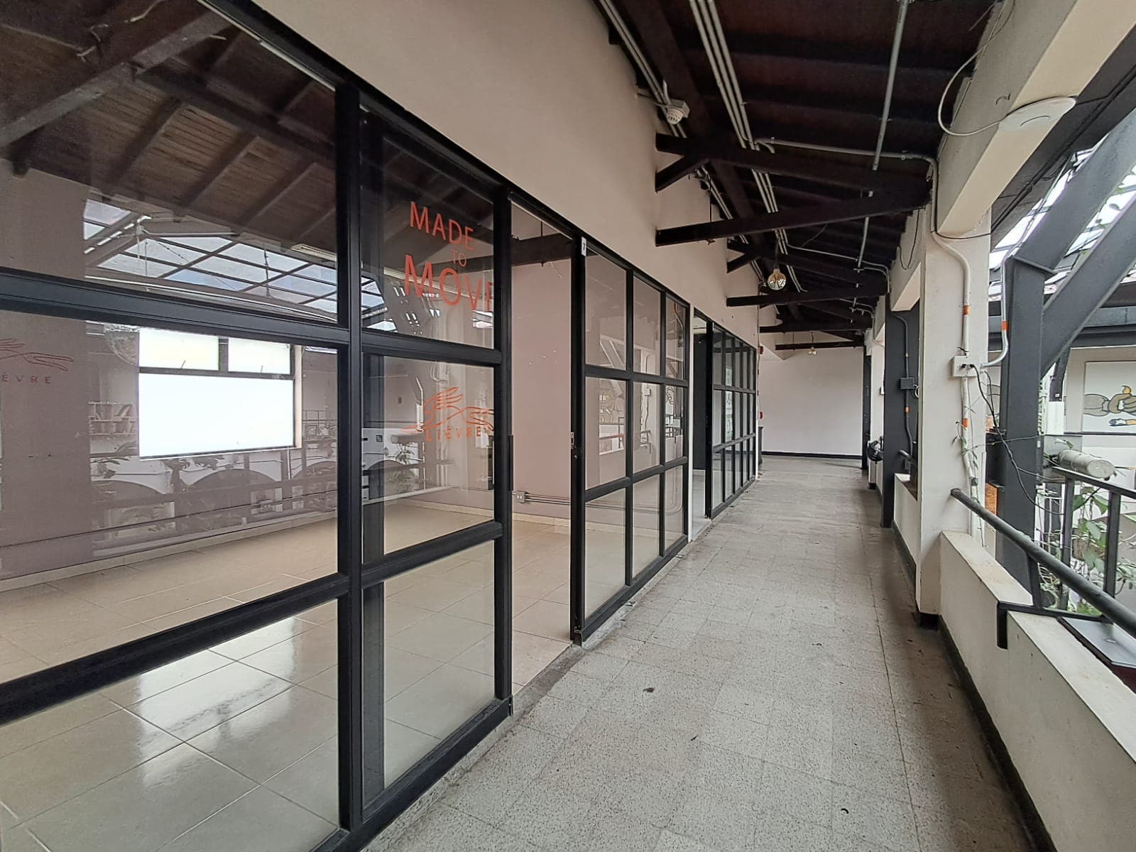 Local en arriendo en El Poblado, Medellín — foto 2 de 8