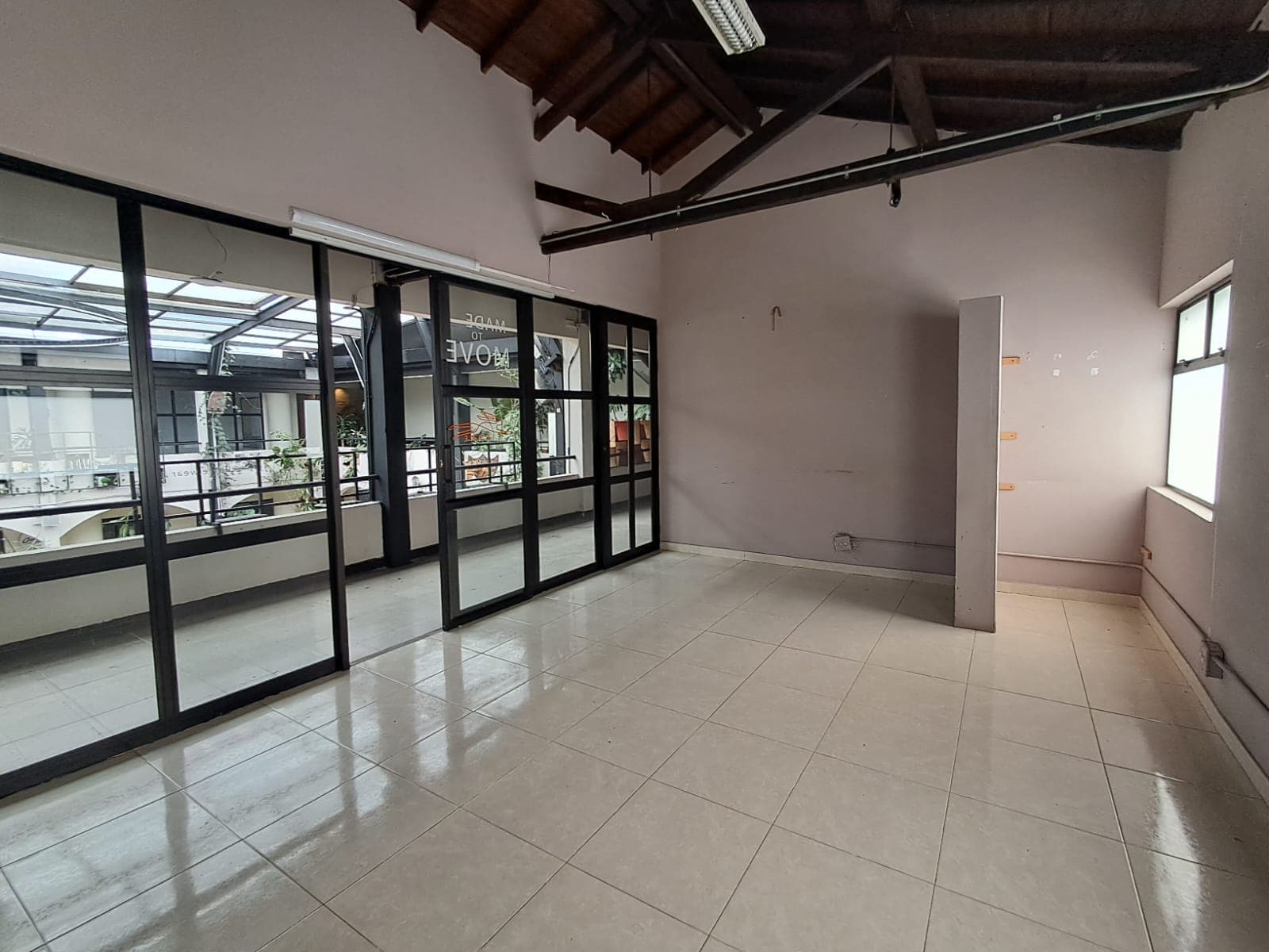 Local en arriendo en El Poblado, Medellín — foto 5 de 8