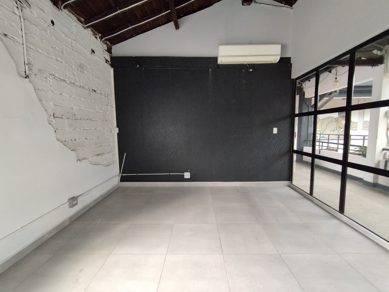 Local en arriendo en El Poblado, Medellín — foto 2 de 8