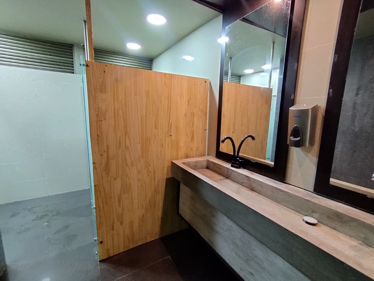 Local en arriendo en El Poblado, Medellín — foto 3 de 8