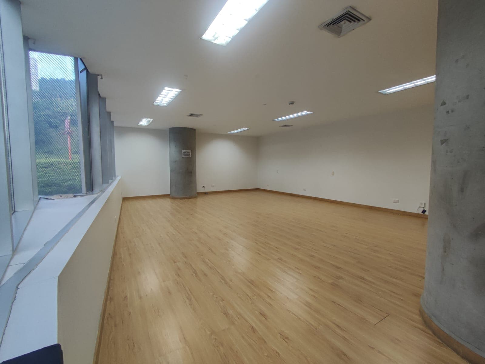 Oficina en arriendo en Las Palmas, Centro, Medellín — foto 2 de 11