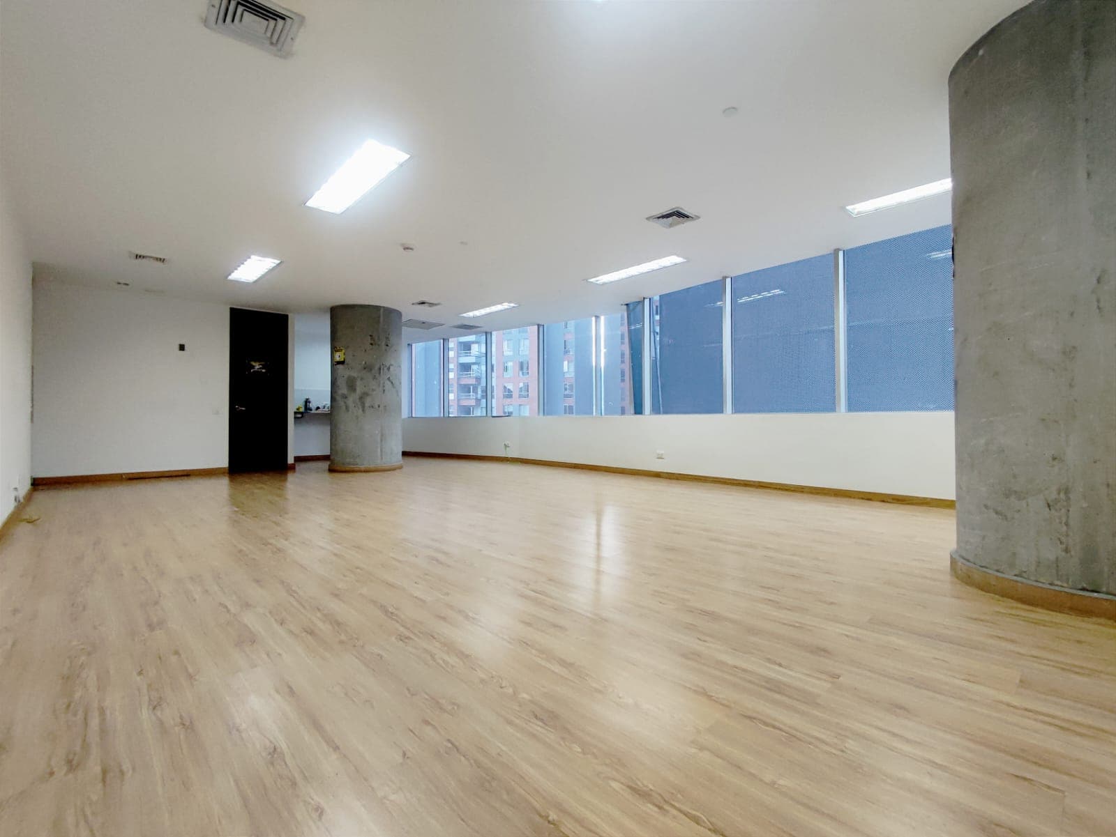 Oficina en arriendo en Las Palmas, Centro, Medellín — foto 3 de 11