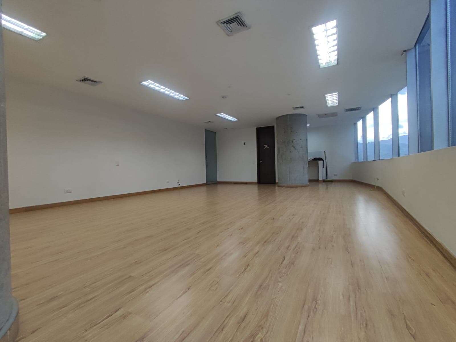 Oficina en arriendo en Las Palmas, Centro, Medellín — foto 4 de 11