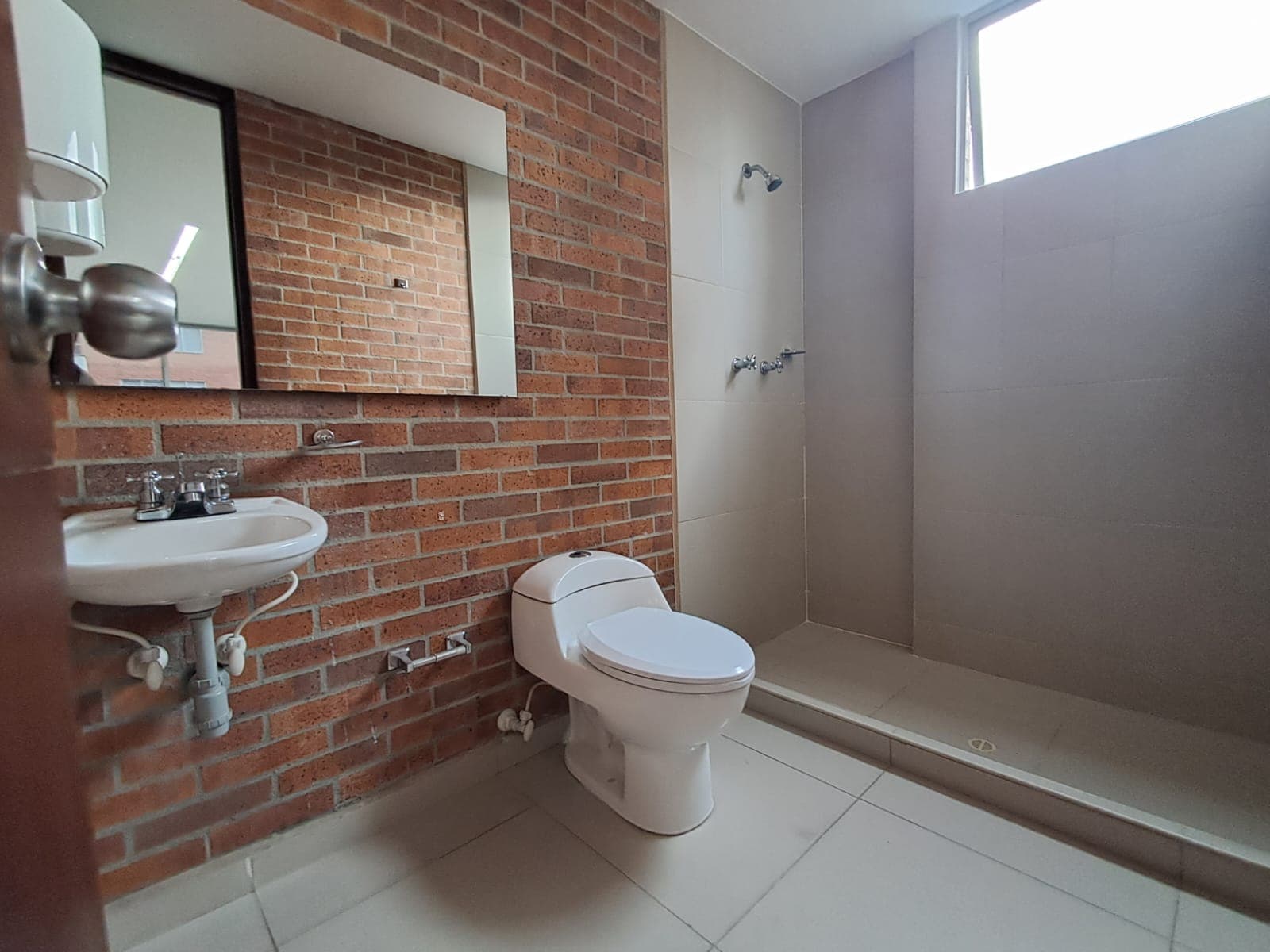 Oficina en arriendo en Loma De San Julián, El Poblado, Medellín — foto 2 de 15
