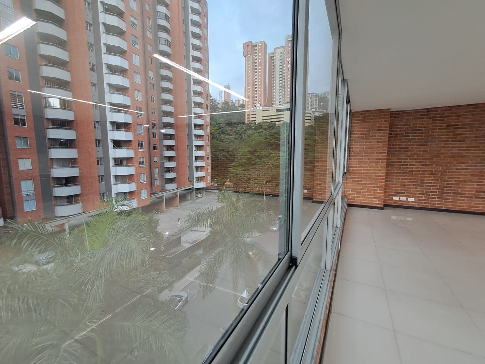 Oficina en arriendo en Loma De San Julián, El Poblado, Medellín — foto 5 de 15