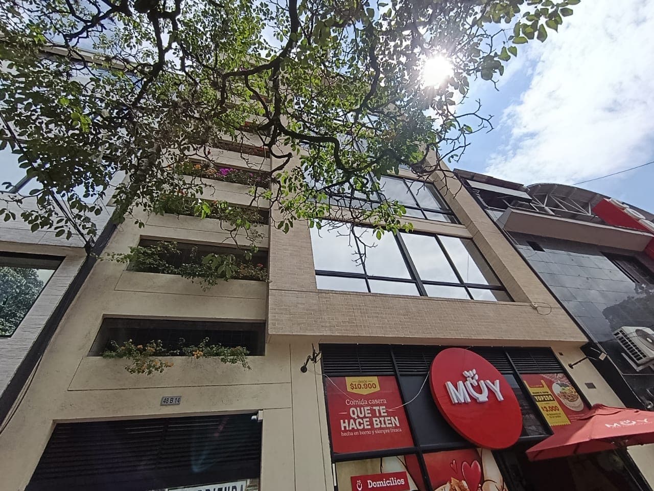Oficina en arriendo en Calasanz, La America, Medellín — foto 1 de 12