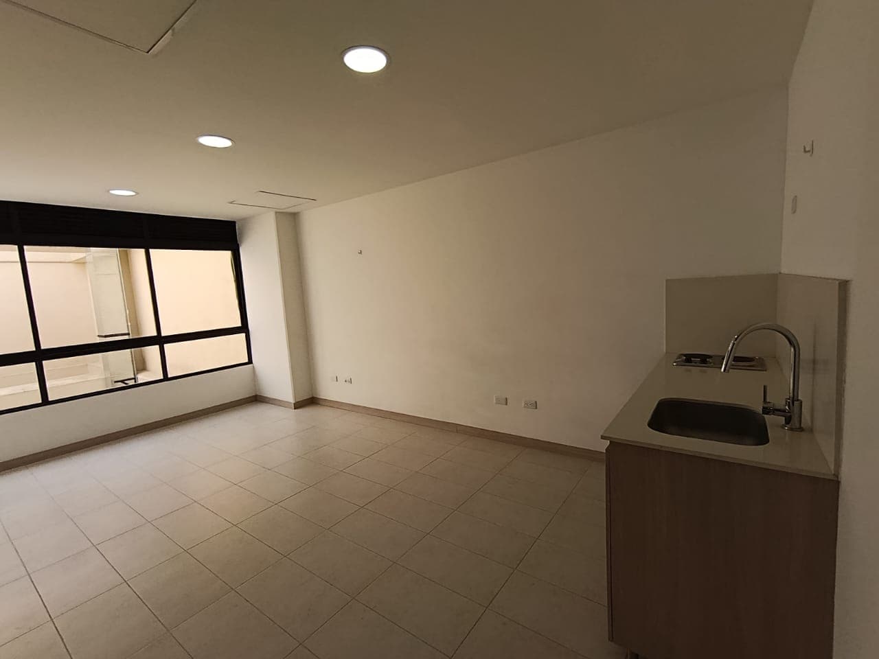 Oficina en arriendo en Calasanz, La America, Medellín — foto 2 de 12
