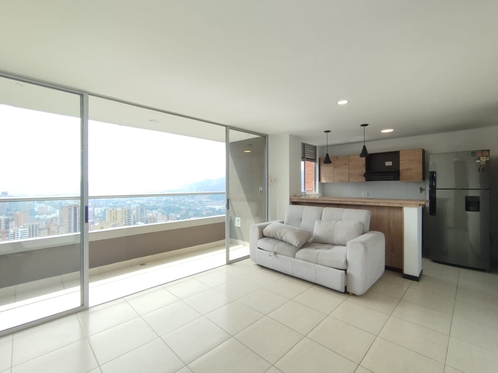 Apartamento en arriendo en La Asomadera, El Poblado, Medellín — foto 1 de 20