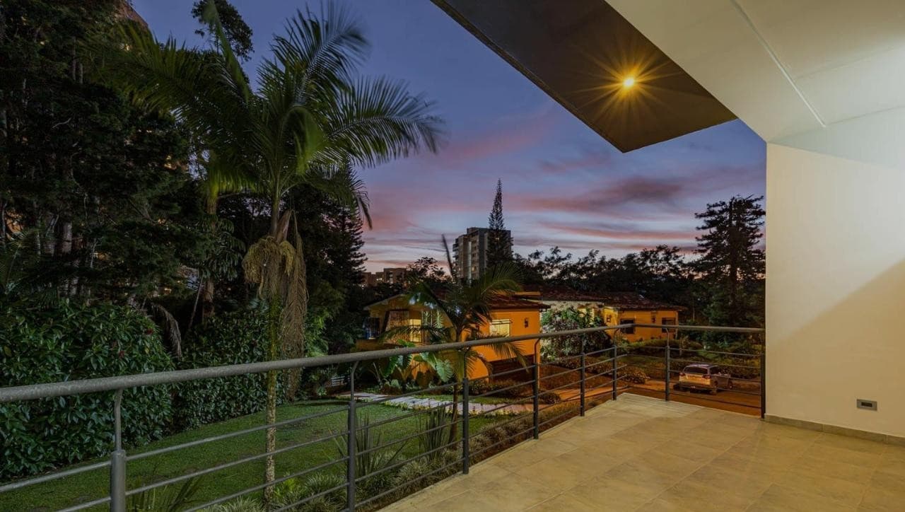 Casa Vivienda en arriendo en Altos Del Cola Del Zorro, El Poblado, Medellín — foto 1 de 20