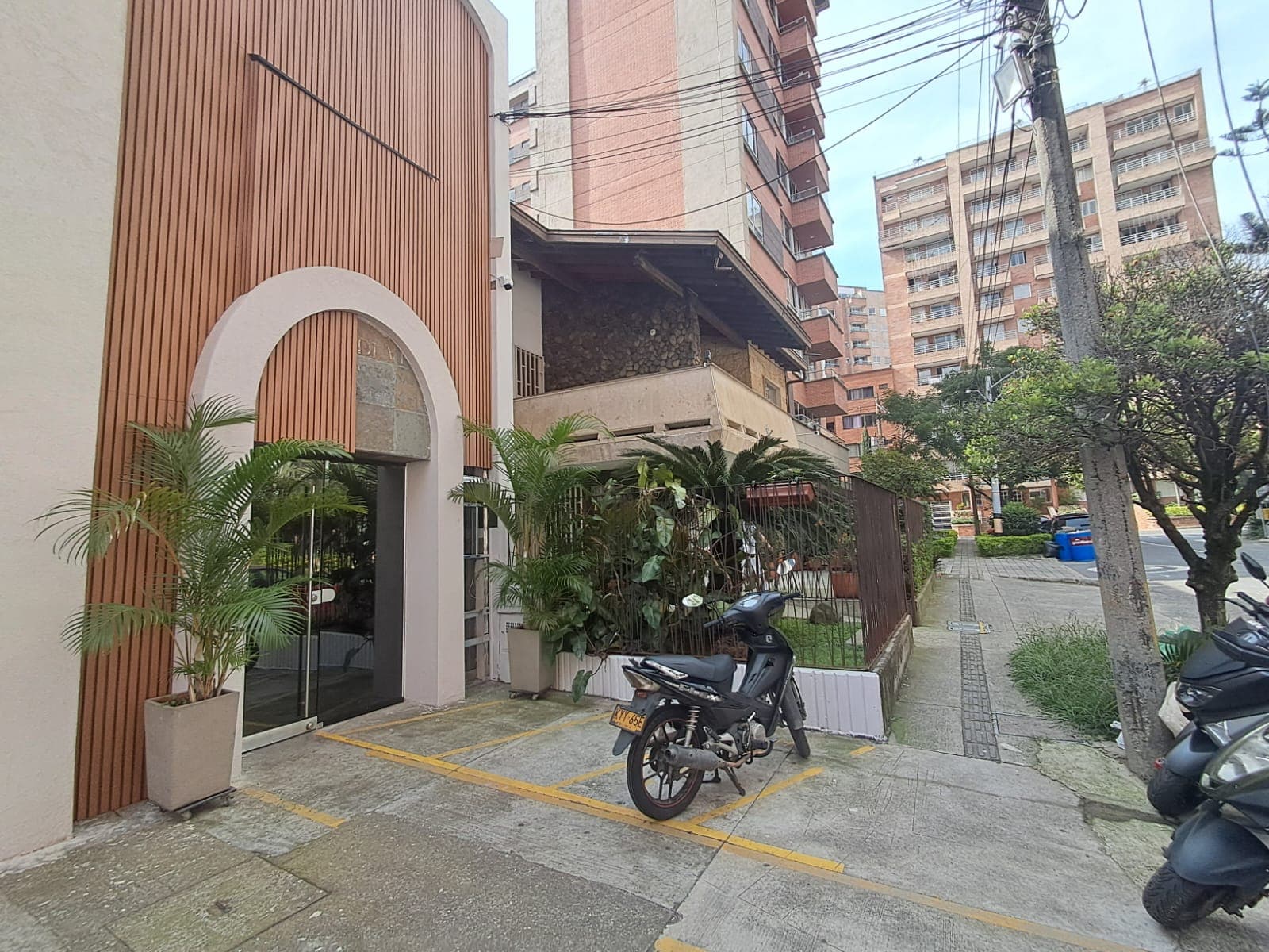 Oficina en arriendo en Laureles, Medellín — foto 1 de 4