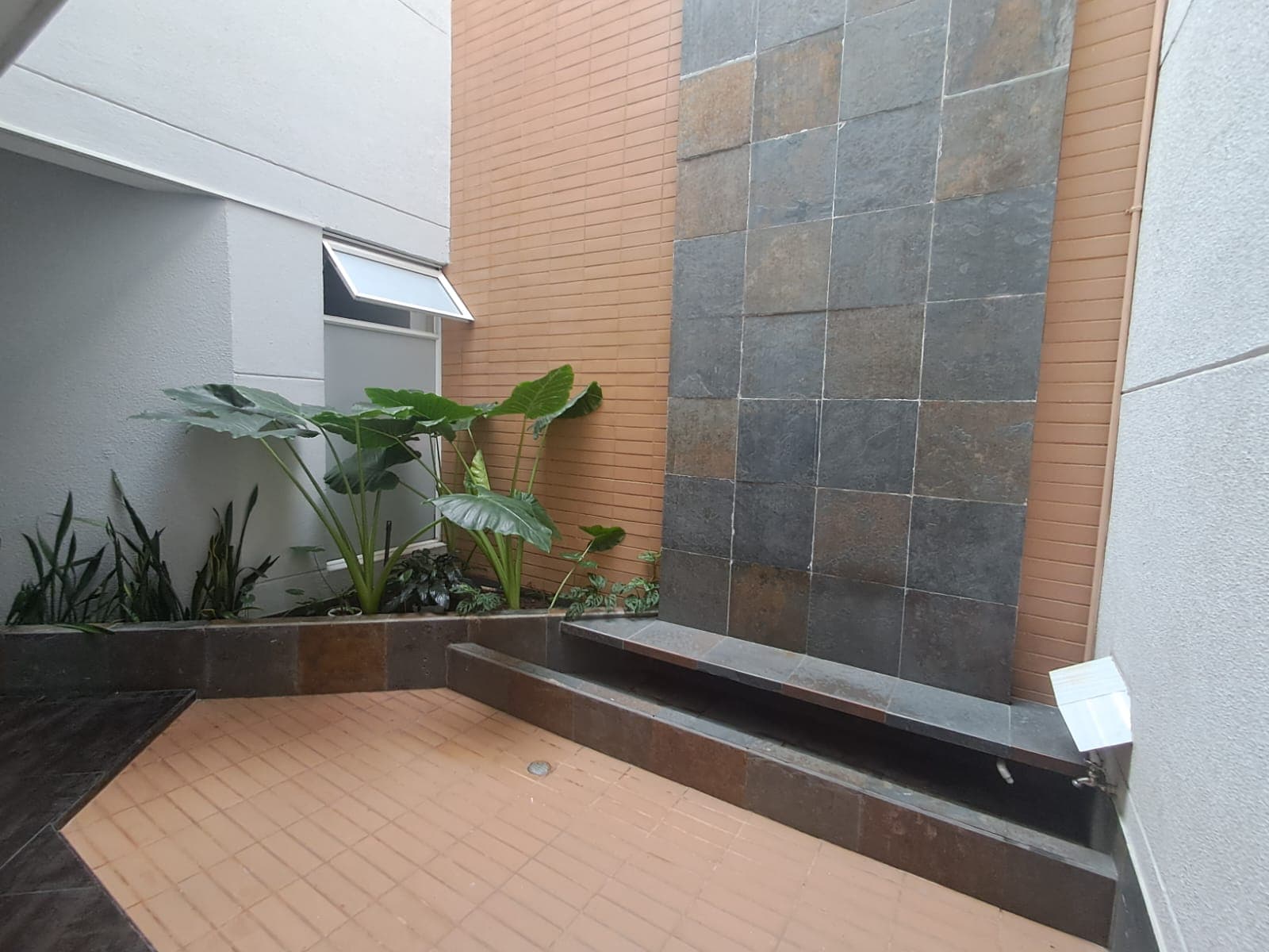 Oficina en arriendo en Laureles, Medellín — foto 2 de 4